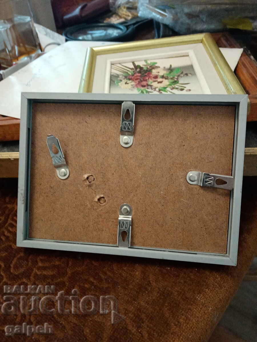 Picture/photo frame - metal with price 3.00 BGN | € 1.53 Picture/photo frame - metal with price 3.00 BGN | € 1.53