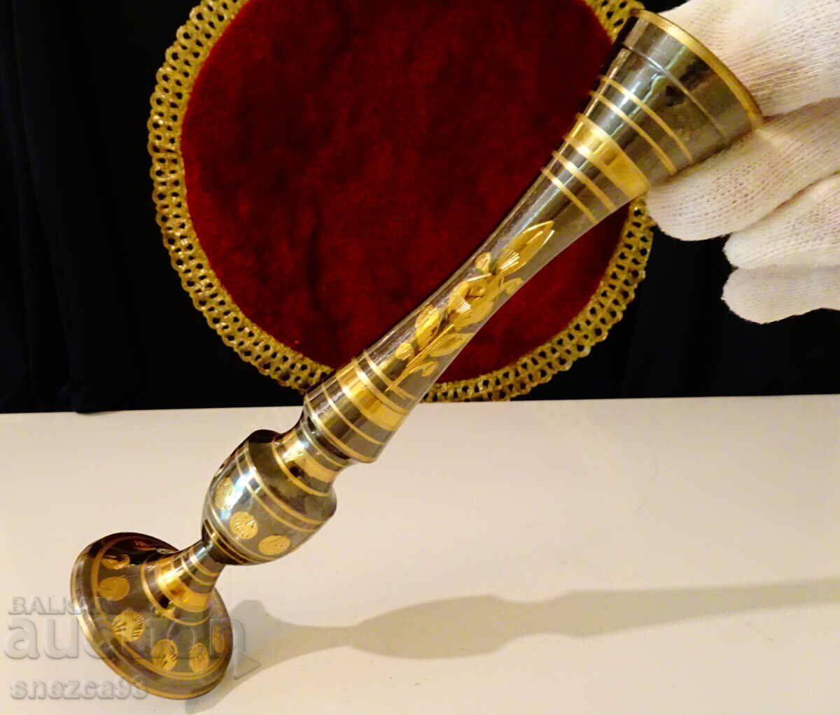 Delivery of Bronze vase, candlestick, rose. Delivery of Bronze vase, candlestick, rose.