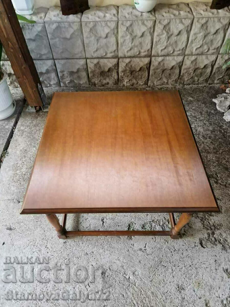 Δημοπρασία Ένα υπέροχο, πολύ όμορφο γερμανικό τραπεζάκι σαλονιού αντίκα Δημοπρασία Ένα υπέροχο, πολύ όμορφο γερμανικό τραπεζάκι σαλονιού αντίκα