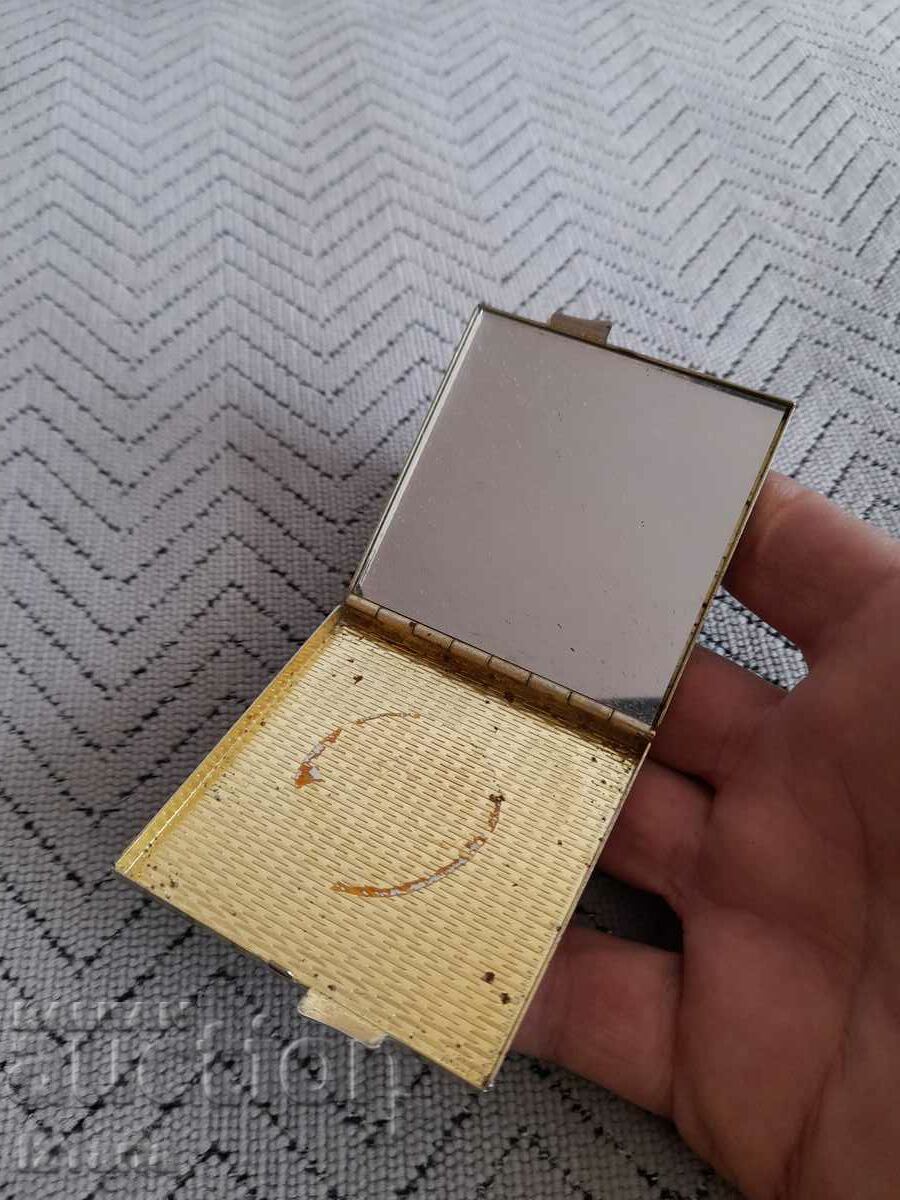 Delivery of Old women's pocket mirror, mirror Delivery of Old women's pocket mirror, mirror