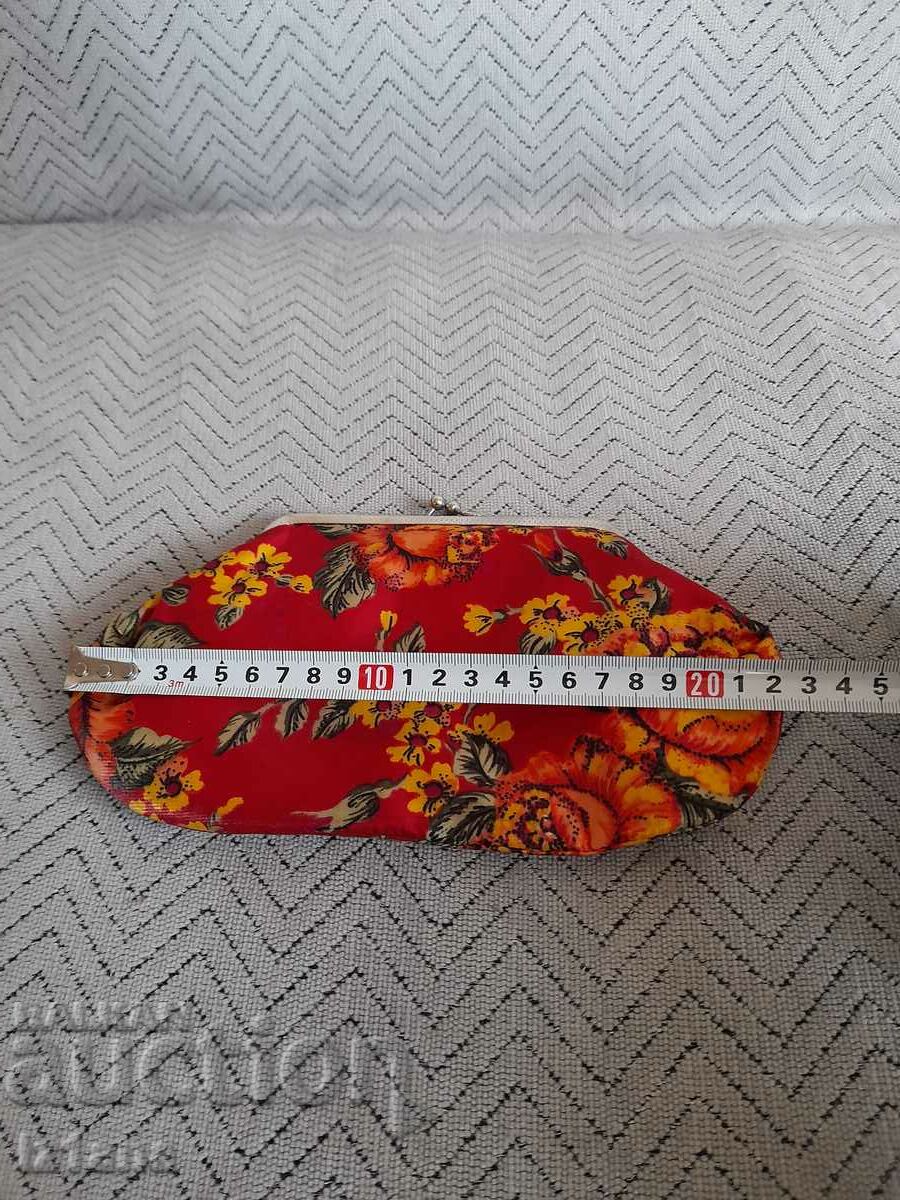 Old lady's purse with price 25.00 BGN | € 12.78 Old lady's purse with price 25.00 BGN | € 12.78