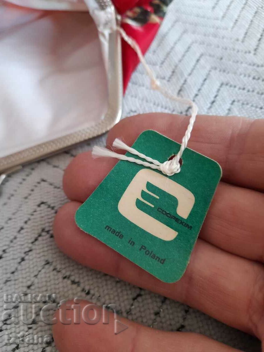 Delivery of Old lady's purse Delivery of Old lady's purse