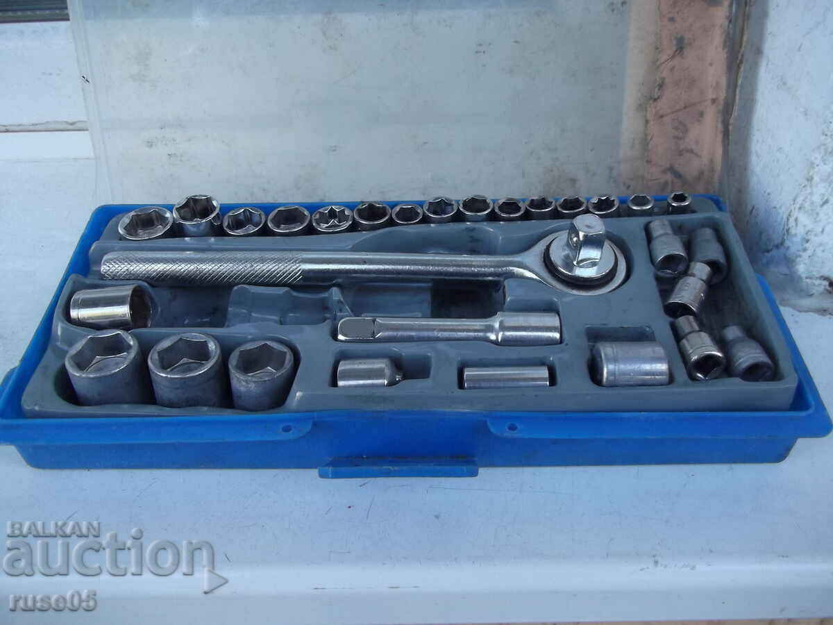 Delivery of Ratchet set with 27 pcs. inserts and extension cord