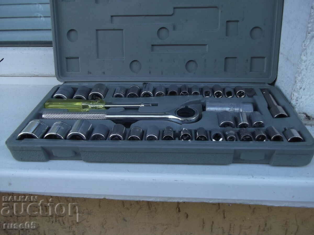 Auction Ratchet set with 34 pcs. inserts, extension and screwdriver Auction Ratchet set with 34 pcs. inserts, extension and screwdriver