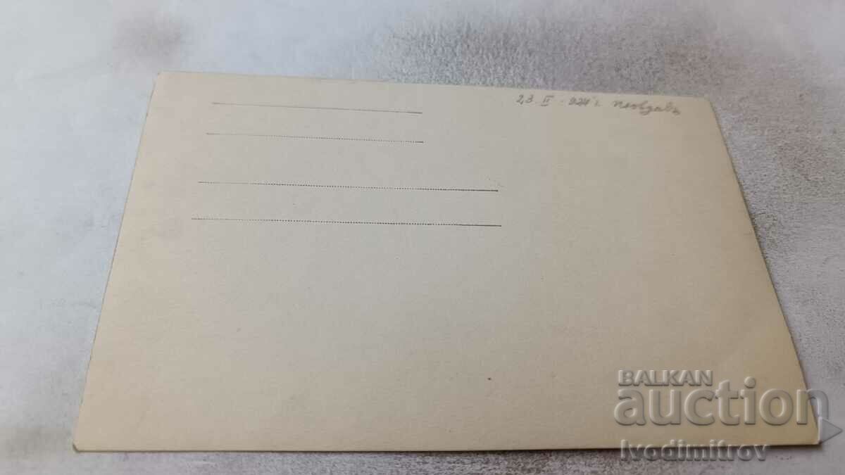 Photo Plovdiv Young men and women in the snow above the city with price 2.35 BGN | € 1.20