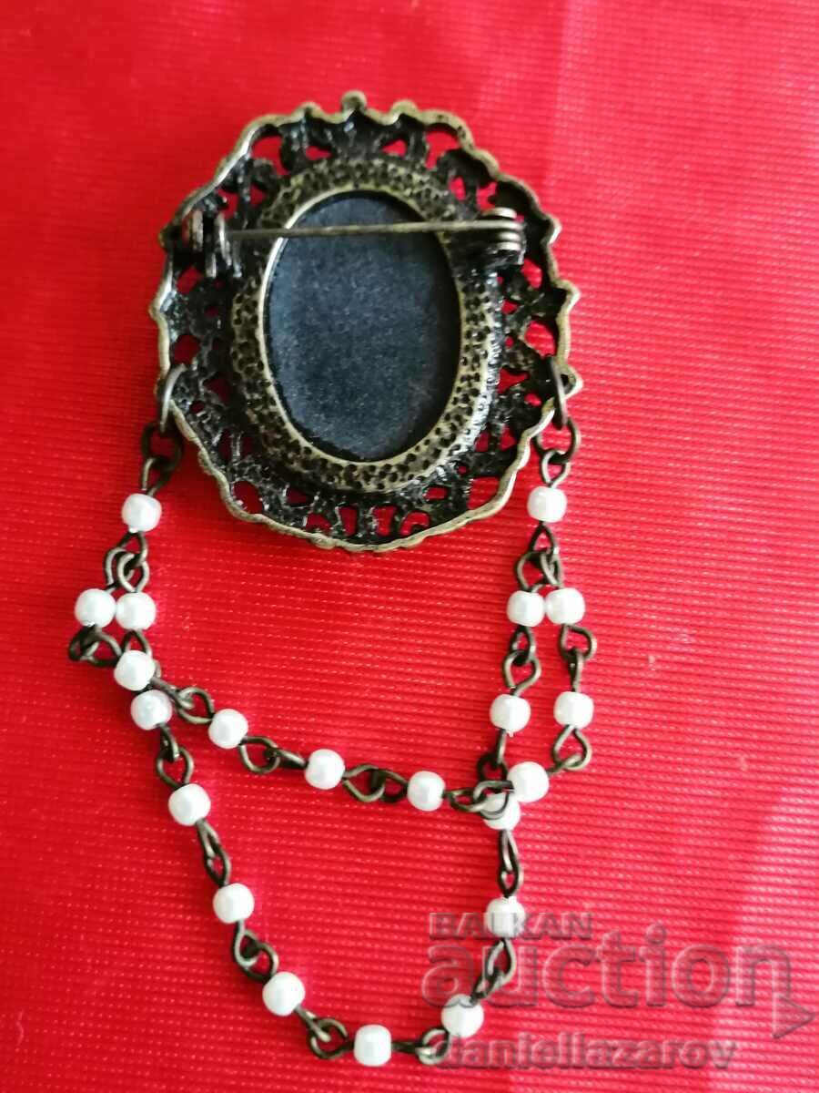 Auction Old CAMEO Brooch with Pearls Auction Old CAMEO Brooch with Pearls