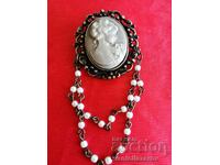 Old CAMEO Brooch with Pearls
