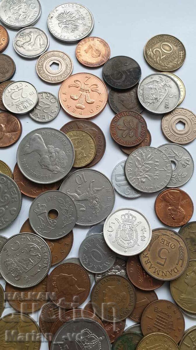 Lot of foreign coins - 239 pieces with price 100.00 BGN | € 51.13
