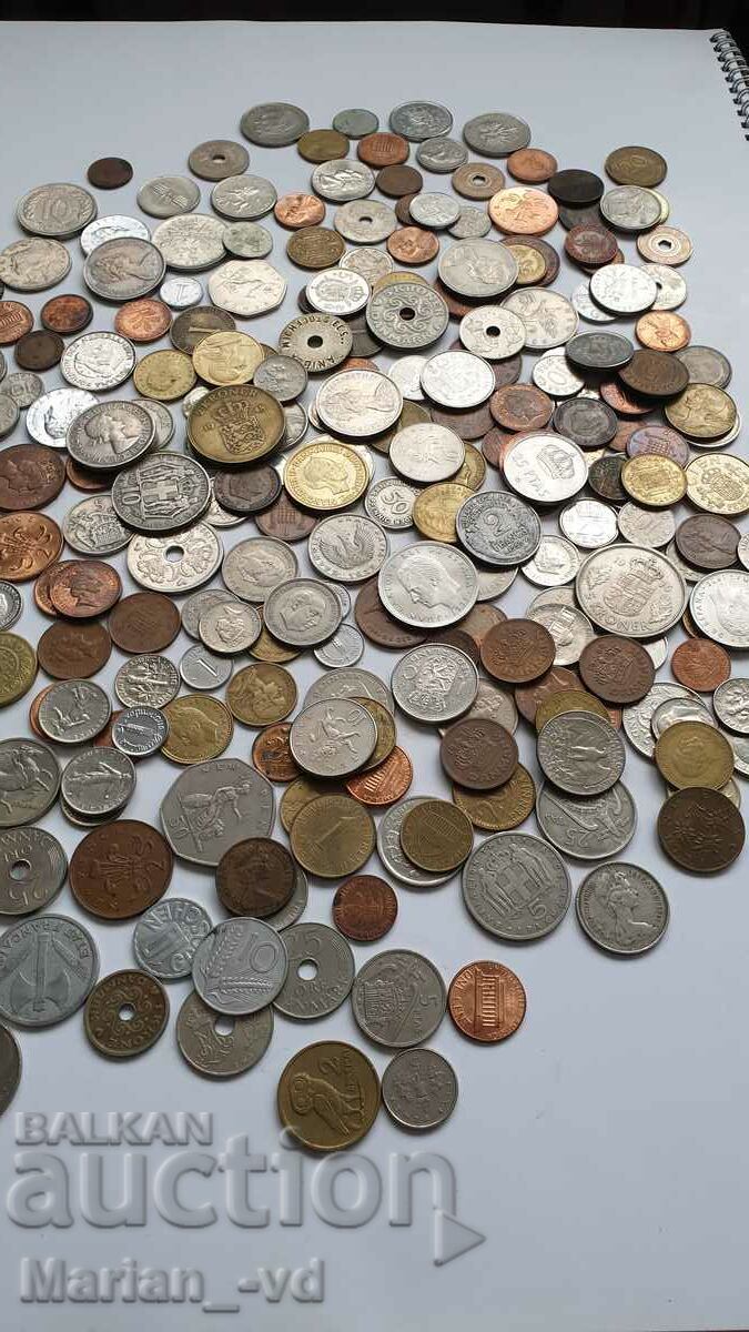 Lot of foreign coins - 239 pieces - 7