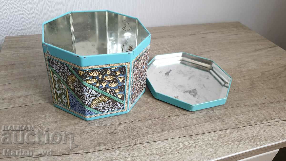 Old tin box - 6 Old tin box - 6