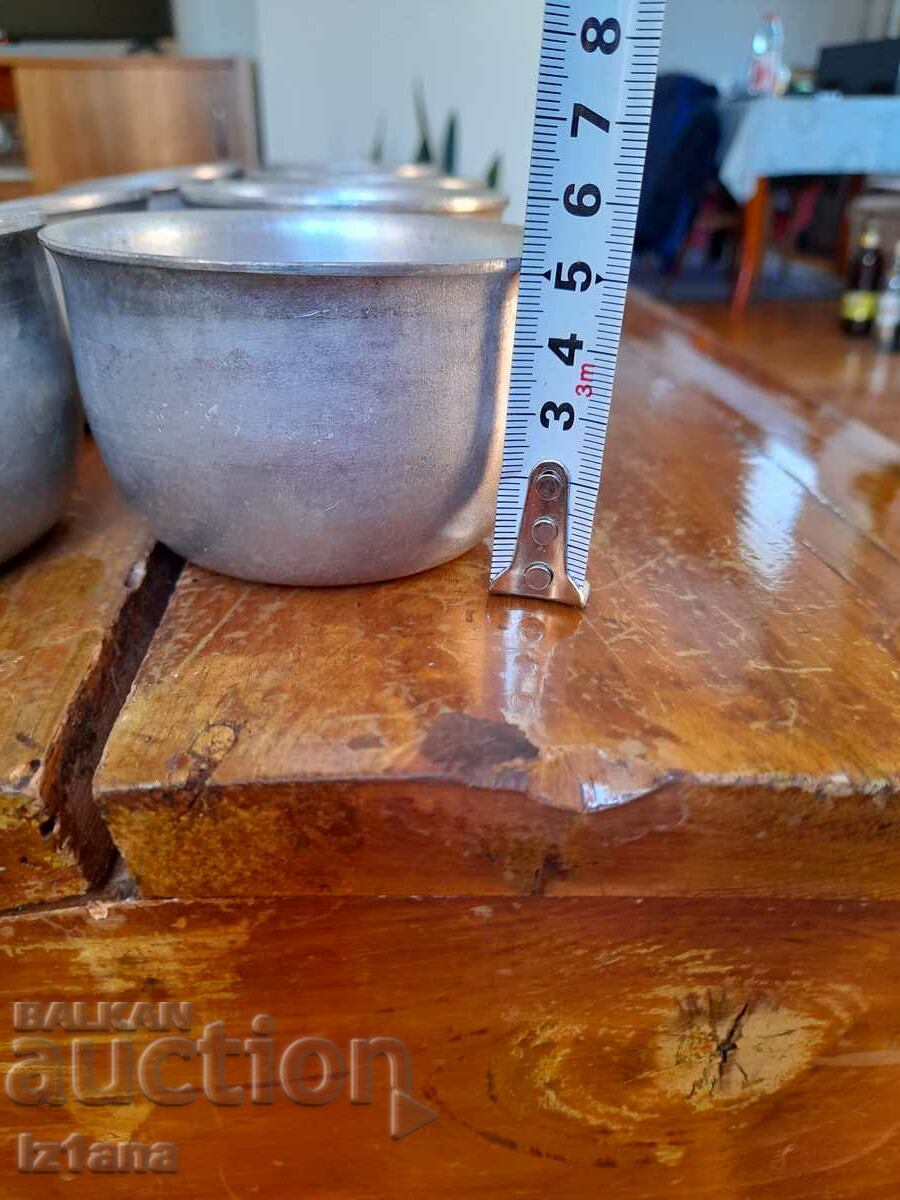 Delivery of Old creme caramel bowls Delivery of Old creme caramel bowls