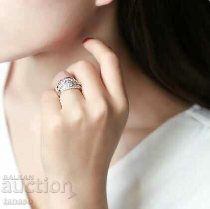 Auction Delicate women's ring with fine zircons Auction Delicate women's ring with fine zircons