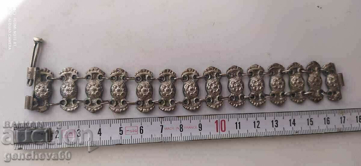 Auction Renaissance silver bracelet/costume Auction Renaissance silver bracelet/costume