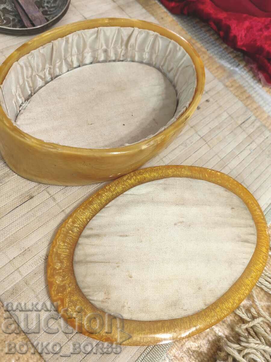 ANTIQUE CATALIN BAKELITE AMBER JEWELRY BOX with price 19.00 BGN | € 9.71 ANTIQUE CATALIN BAKELITE AMBER JEWELRY BOX with price 19.00 BGN | € 9.71