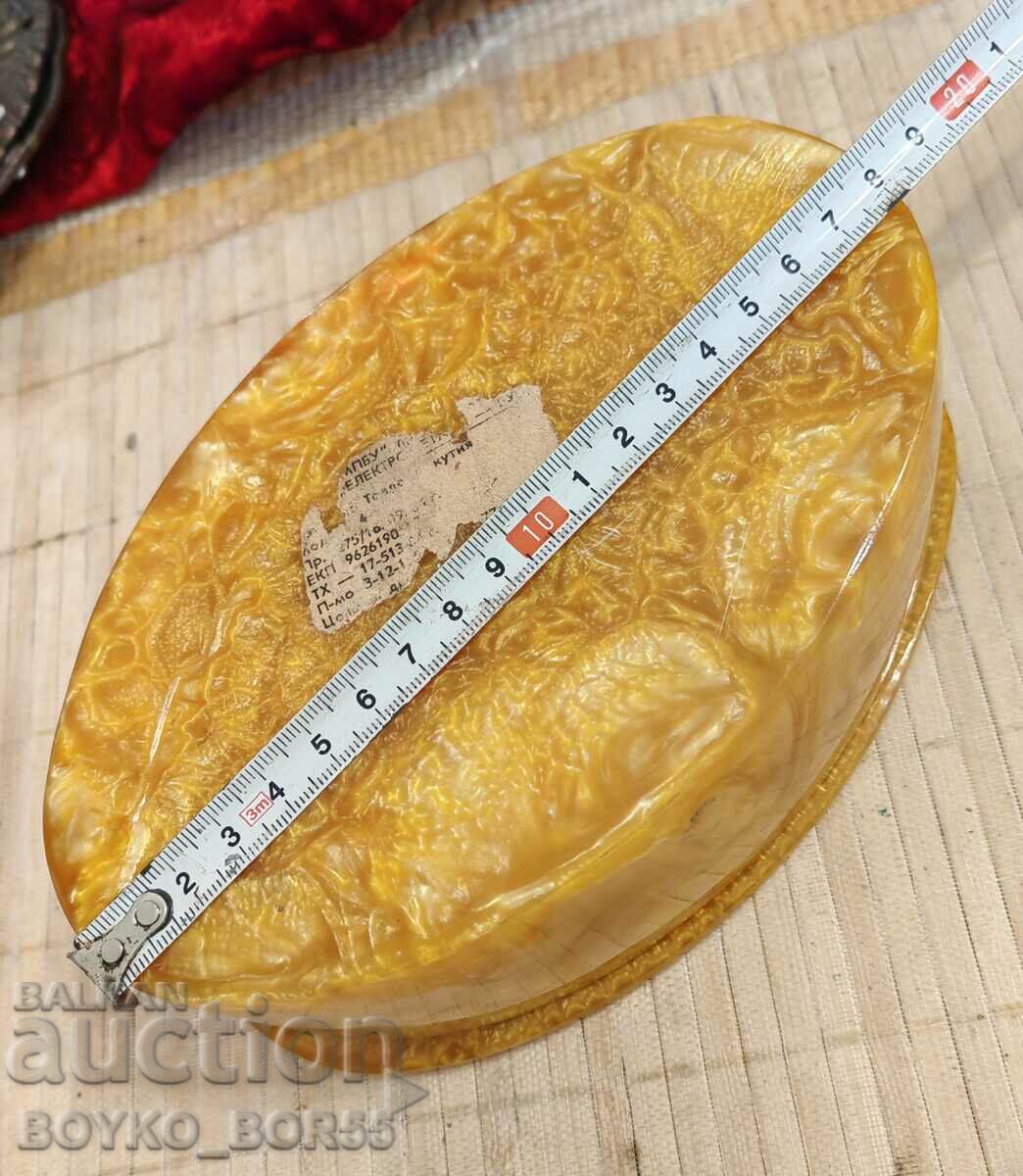 Auction ANTIQUE CATALIN BAKELITE AMBER JEWELRY BOX Auction ANTIQUE CATALIN BAKELITE AMBER JEWELRY BOX