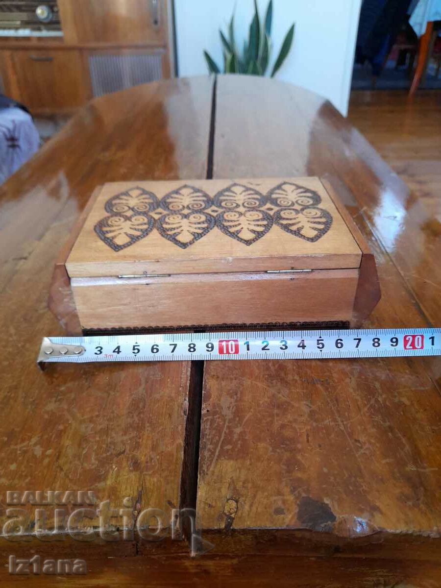 Аукцион Стара дървена кутия Аукцион Стара дървена кутия