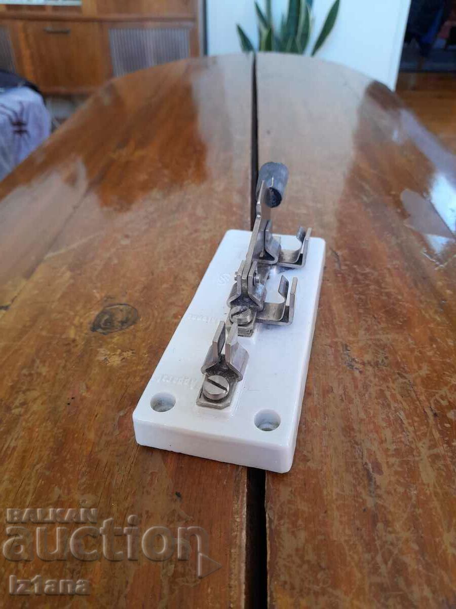 Old porcelain antenna switch, switch with price 50.00 BGN | € 25.56 Old porcelain antenna switch, switch with price 50.00 BGN | € 25.56