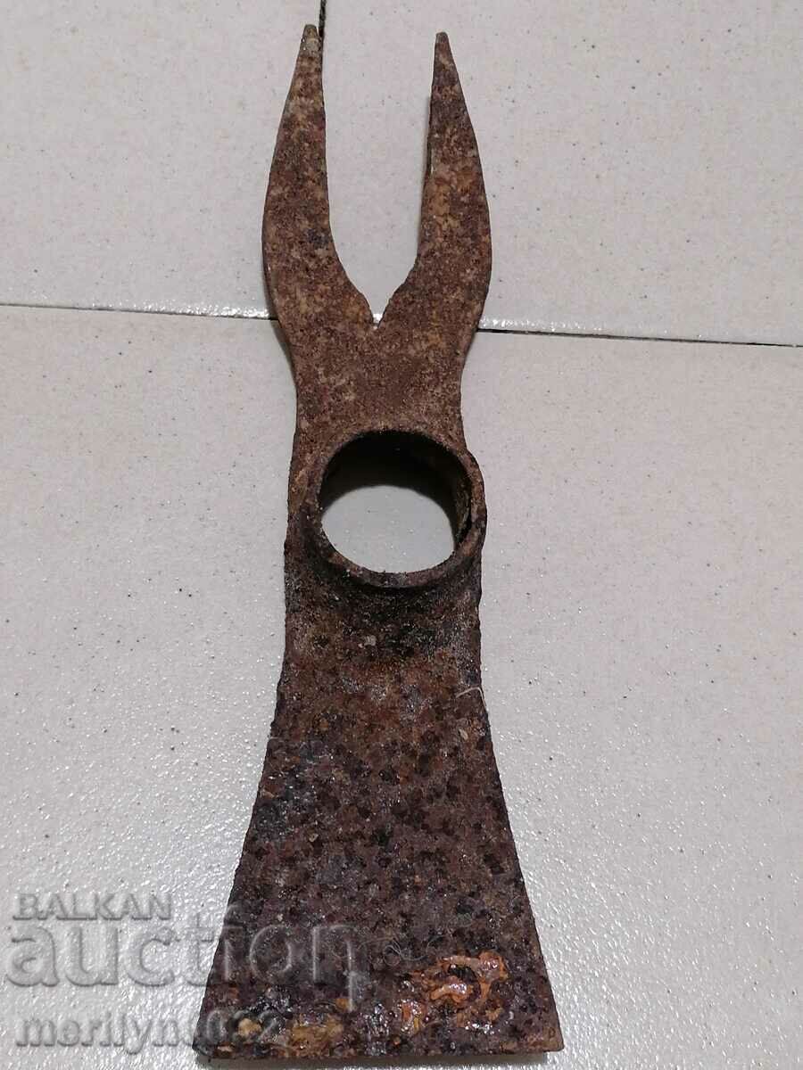 Auction Ancient agricultural blade, pitchfork, hoe, wrought iron Auction Ancient agricultural blade, pitchfork, hoe, wrought iron