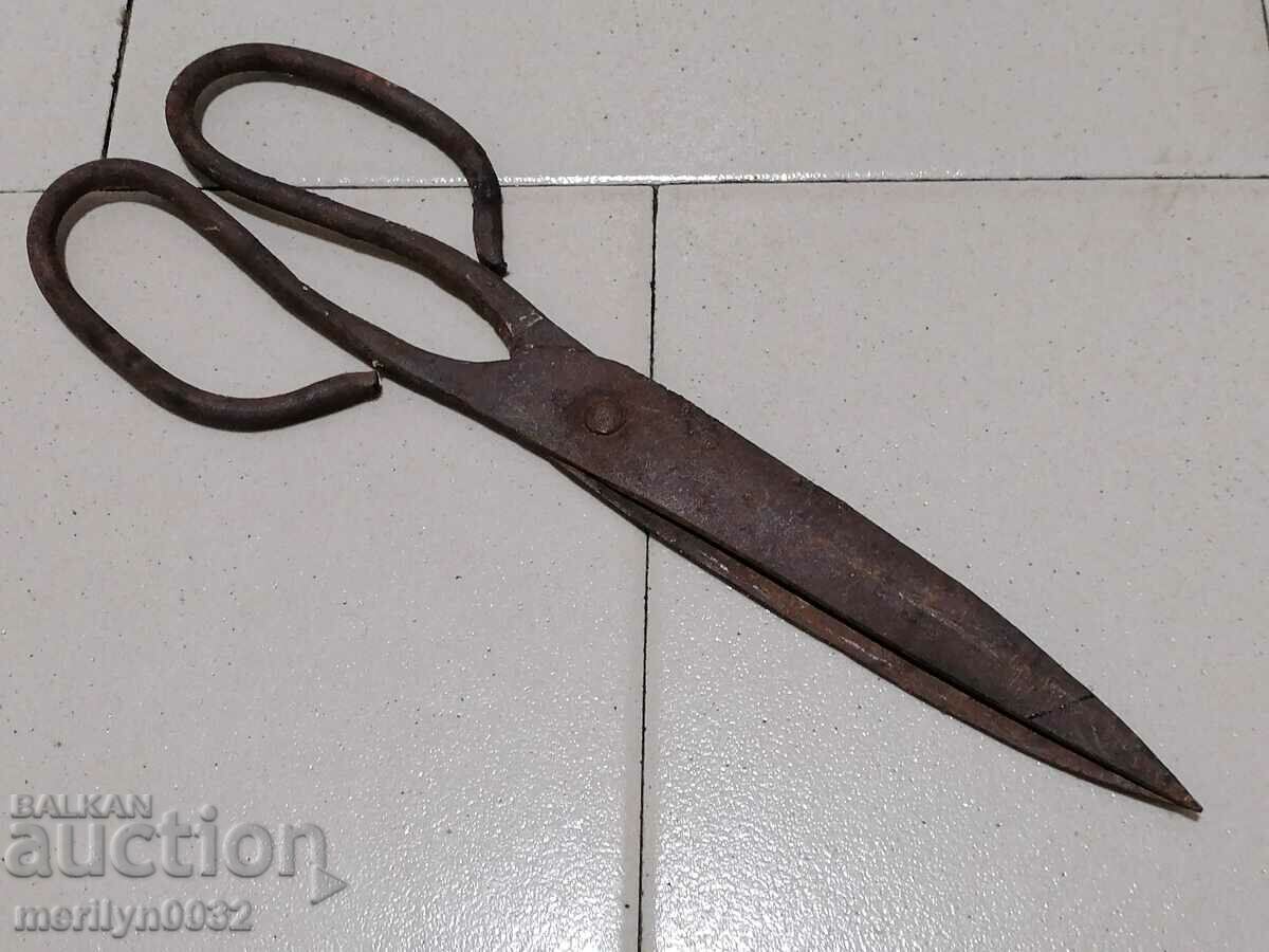 Antique forged scissors wrought iron scissors with price 50.00 BGN | € 25.56 Antique forged scissors wrought iron scissors with price 50.00 BGN | € 25.56