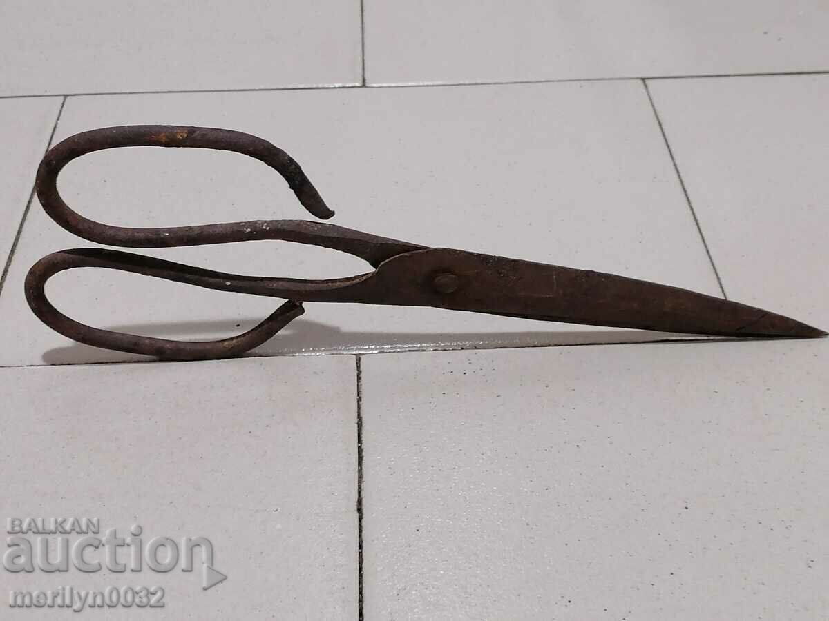 Delivery of Antique forged scissors wrought iron scissors Delivery of Antique forged scissors wrought iron scissors