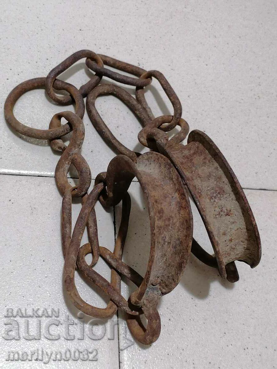 Auction Old hand-forged buckles, chains, shackles, shackles Auction Old hand-forged buckles, chains, shackles, shackles