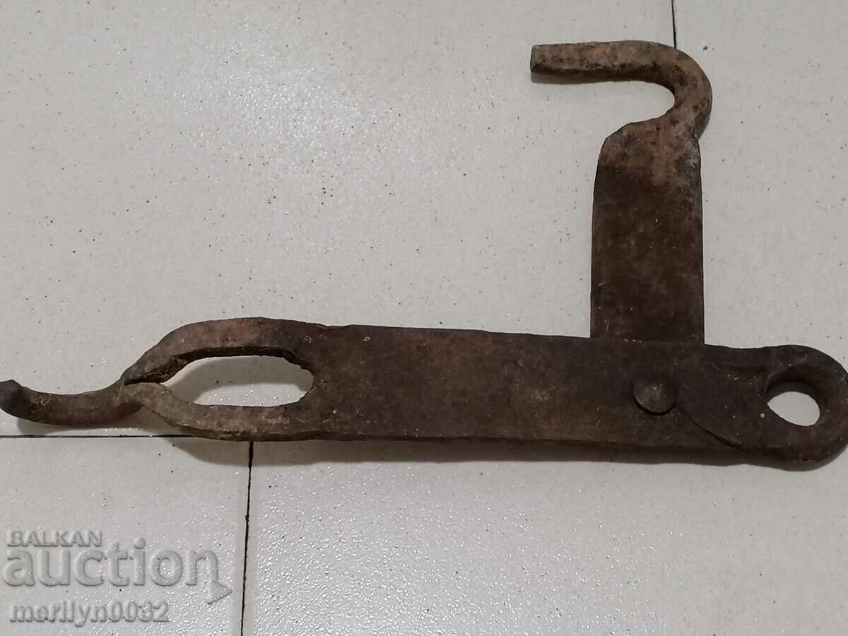 Old carved wrought iron padlock primitive chain with price 46.00 BGN | € 23.52 Old carved wrought iron padlock primitive chain with price 46.00 BGN | € 23.52