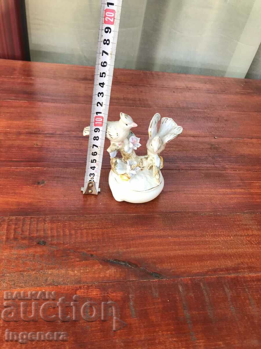 STATUT FIGURA PORCELAN FRUMESTE DE AUR cu preț 37.00 BGN | € 18.92 STATUT FIGURA PORCELAN FRUMESTE DE AUR cu preț 37.00 BGN | € 18.92