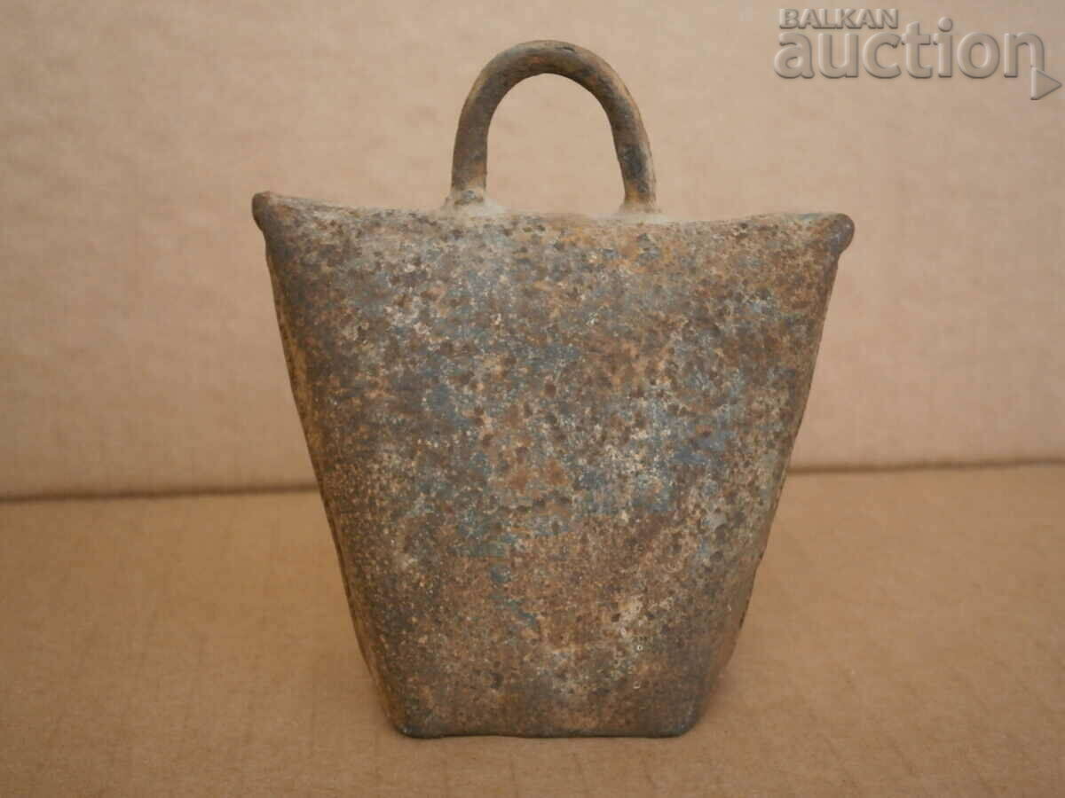 Auction  antique small iron bell chan clap