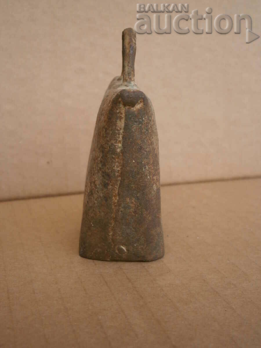 Delivery of antique small iron bell chan clap