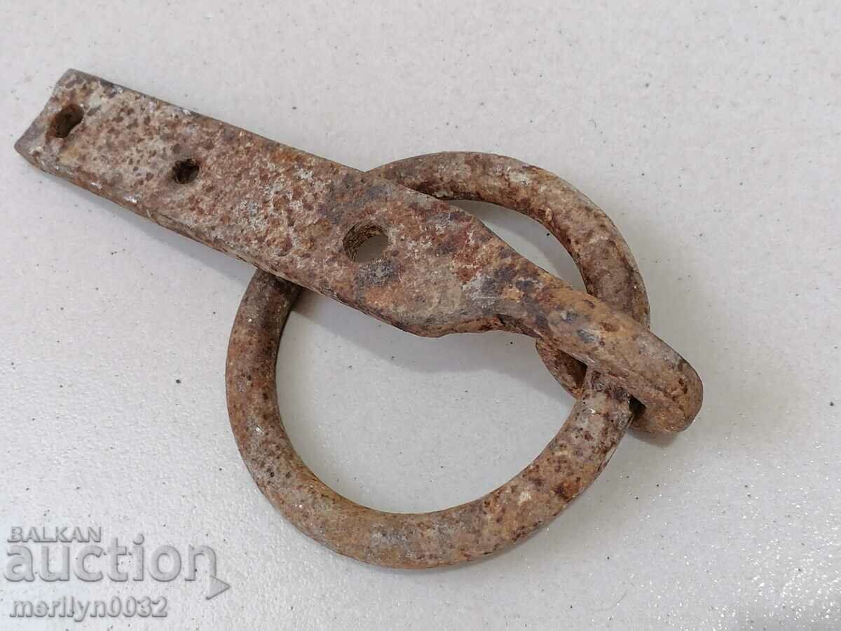 Παράδοση Μεντεσέ με πρωτόγονη αλυσίδα από σφυρήλατο σίδερο