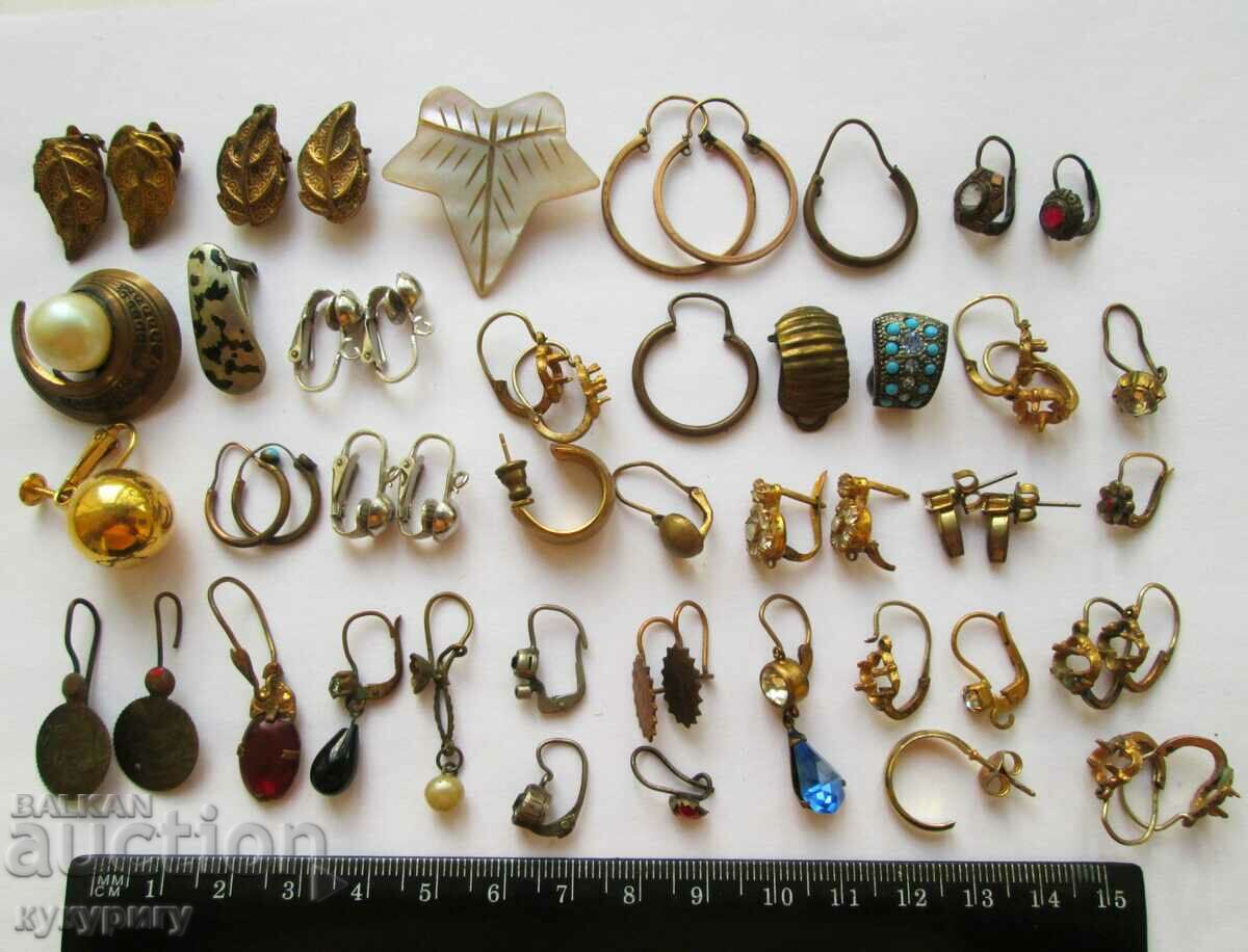 Lot of old vintage ladies earrings with missing parts with price 80.00 BGN | € 40.90 Lot of old vintage ladies earrings with missing parts with price 80.00 BGN | € 40.90