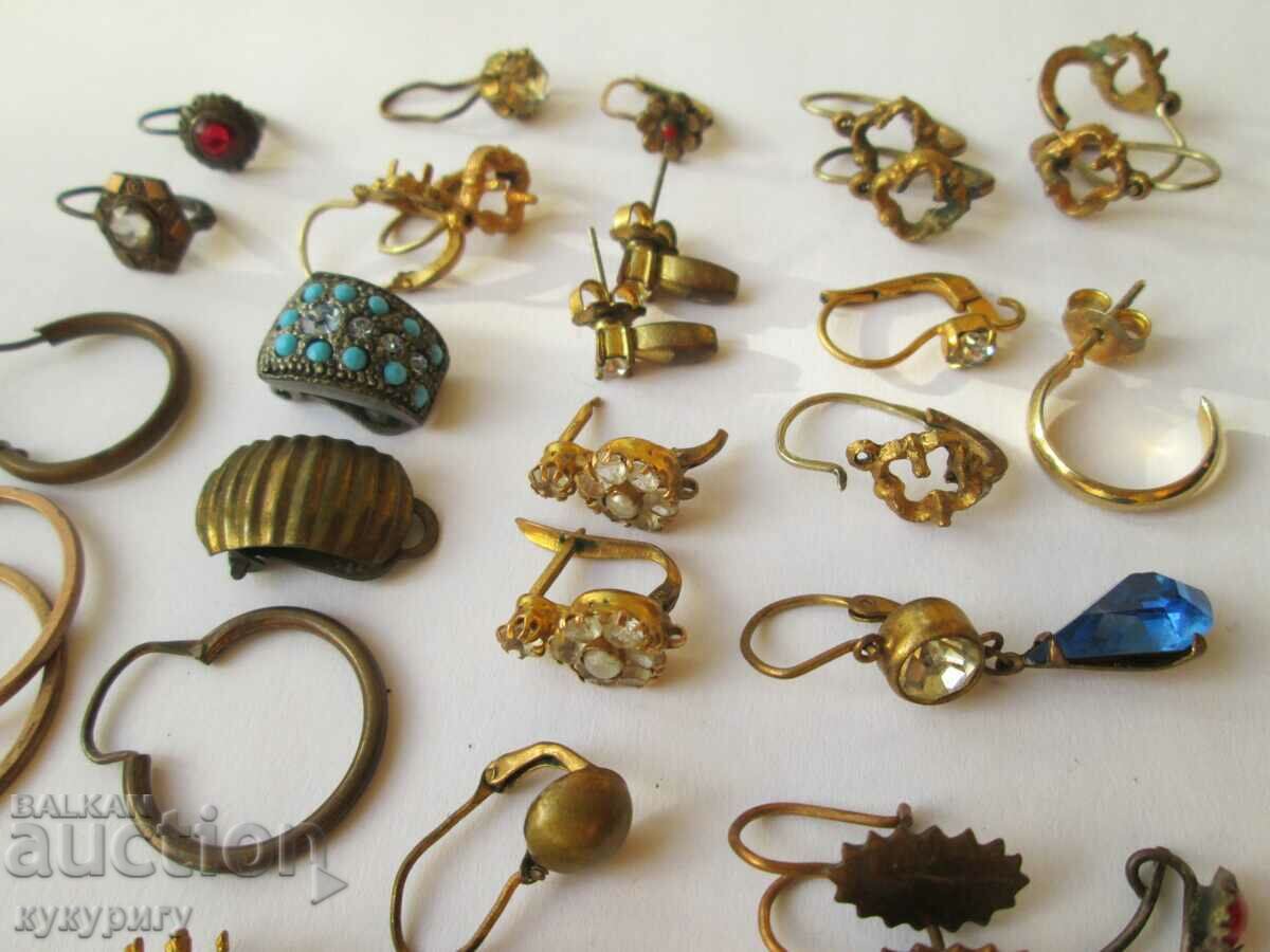 Auction Lot of old vintage ladies earrings with missing parts Auction Lot of old vintage ladies earrings with missing parts