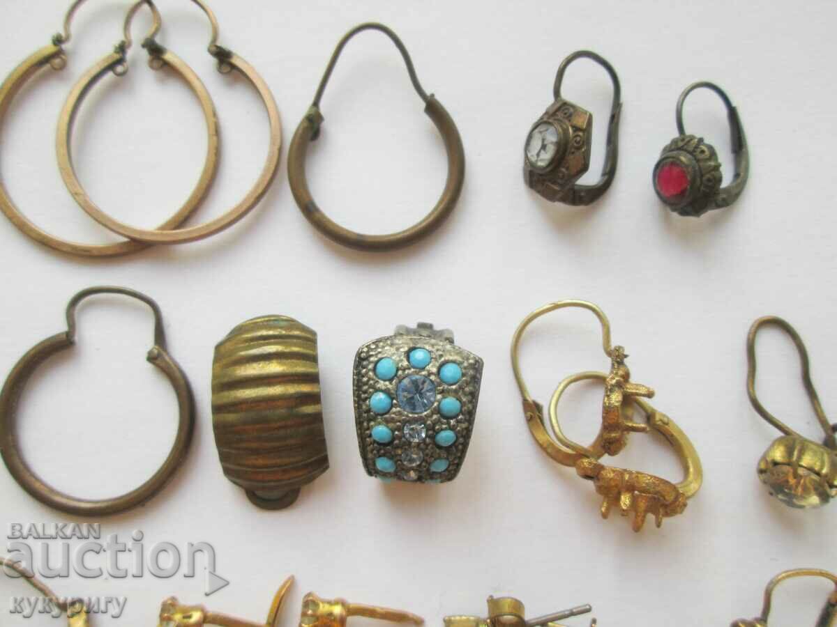 Lot of old vintage ladies earrings with missing parts - 5 Lot of old vintage ladies earrings with missing parts - 5