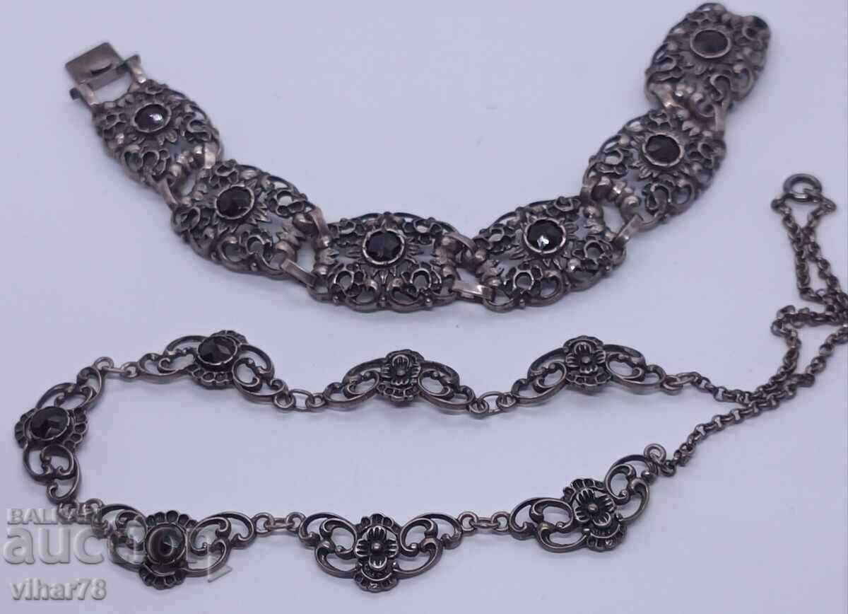 STAT SILVER Set with garnet necklace and bracelet with price 679.99 BGN | € 347.67 STAT SILVER Set with garnet necklace and bracelet with price 679.99 BGN | € 347.67