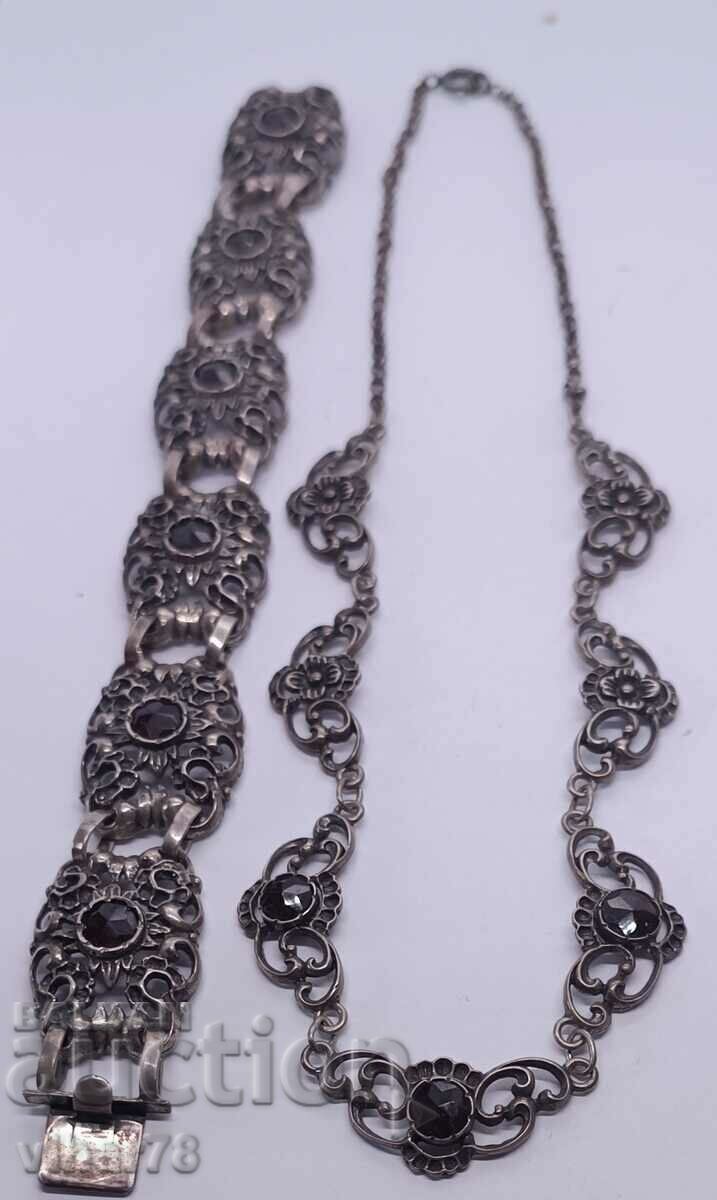 Auction STAT SILVER Set with garnet necklace and bracelet Auction STAT SILVER Set with garnet necklace and bracelet