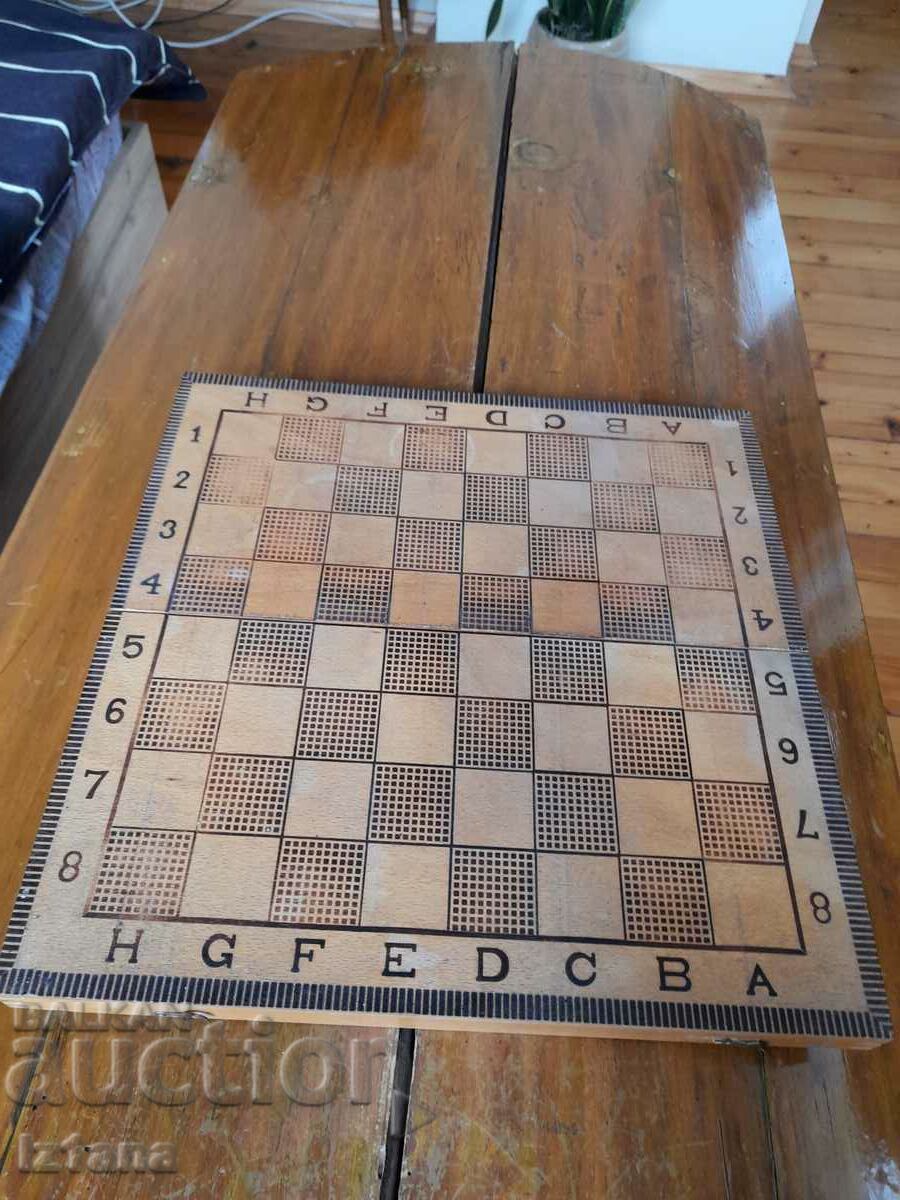 Auction  Old chess box