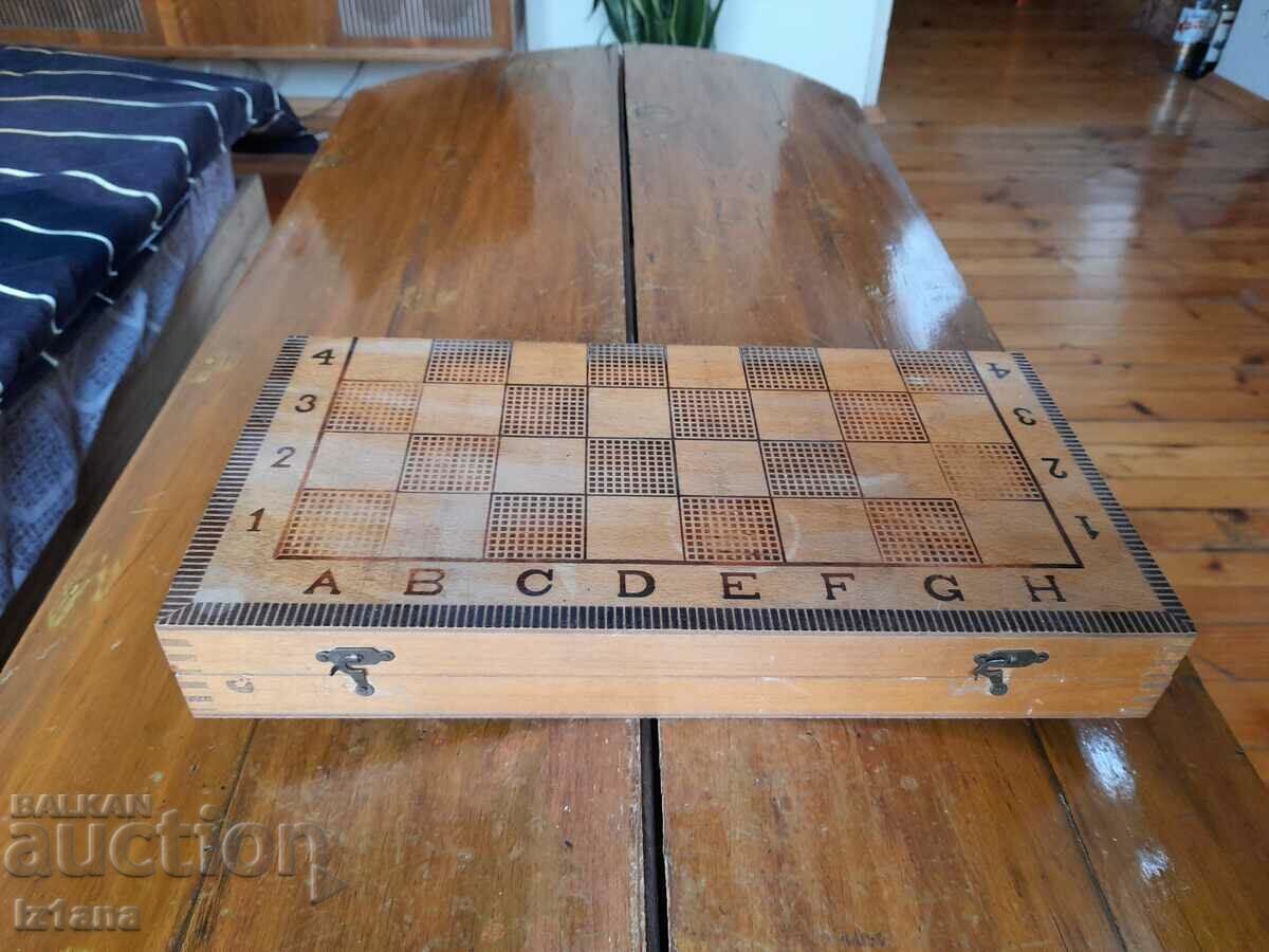 Стара кутия от шах
