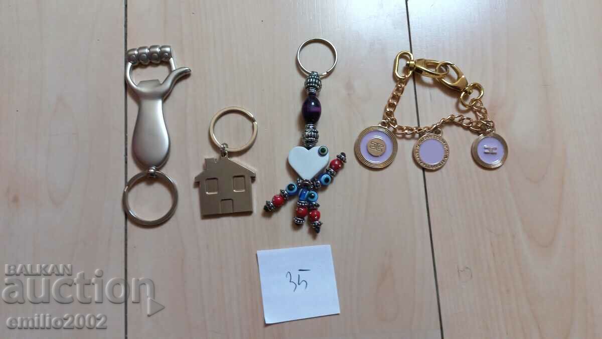 Lot of keychains 35