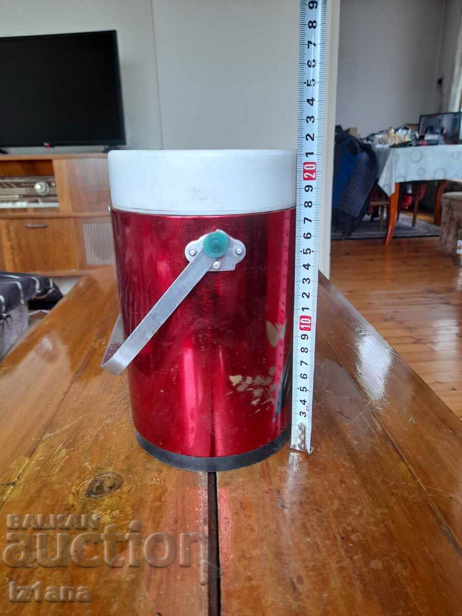 Old thermos, thermal box with price 25.00 BGN | € 12.78 Old thermos, thermal box with price 25.00 BGN | € 12.78