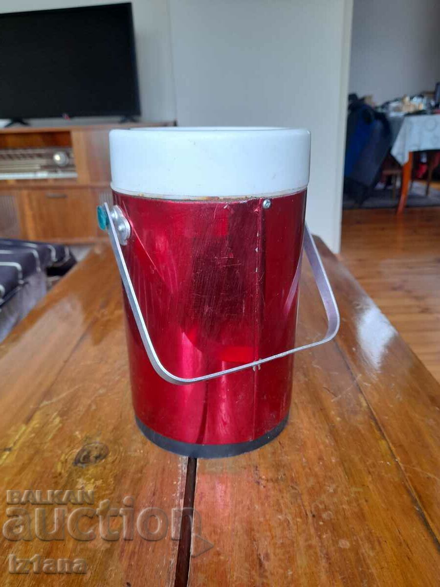 Auction Old thermos, thermal box Auction Old thermos, thermal box