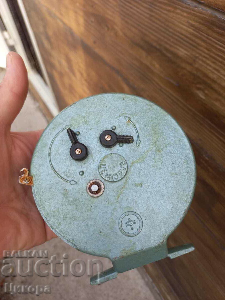 Delivery of OLD RUSSIAN FISHING REEL Delivery of OLD RUSSIAN FISHING REEL