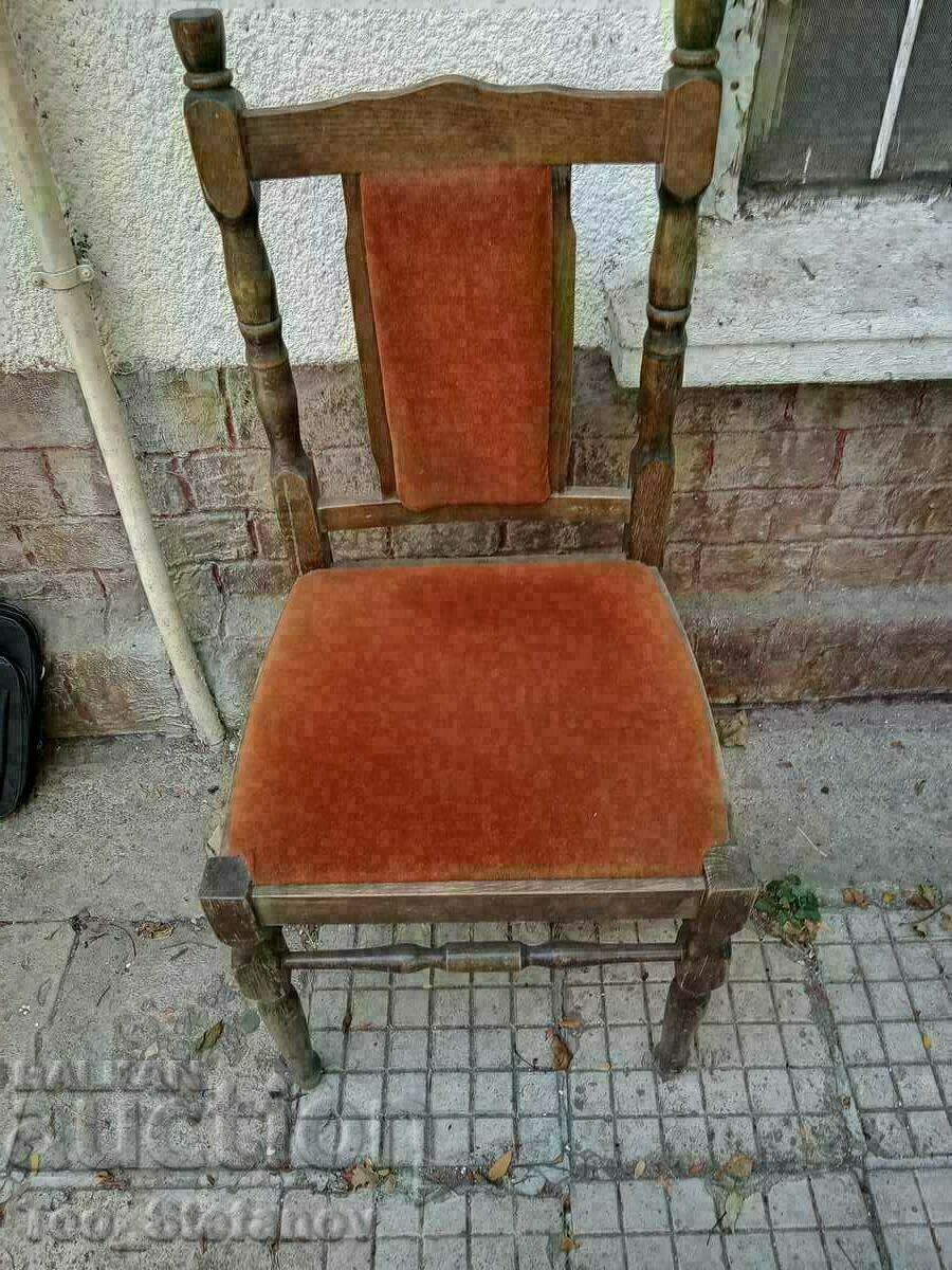 Καρέκλα από μασίφ ξύλο