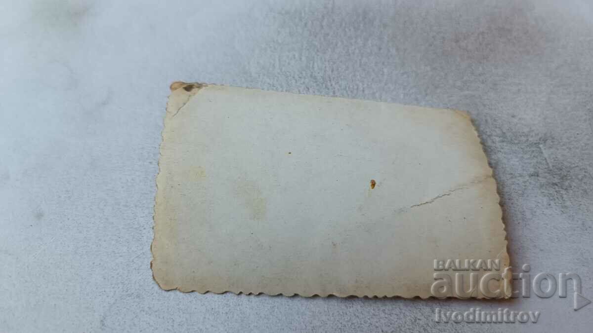 Φωτογραφία Τρεις άντρες στην παραλία με τιμή 2.45 BGN | € 1.25 Φωτογραφία Τρεις άντρες στην παραλία με τιμή 2.45 BGN | € 1.25