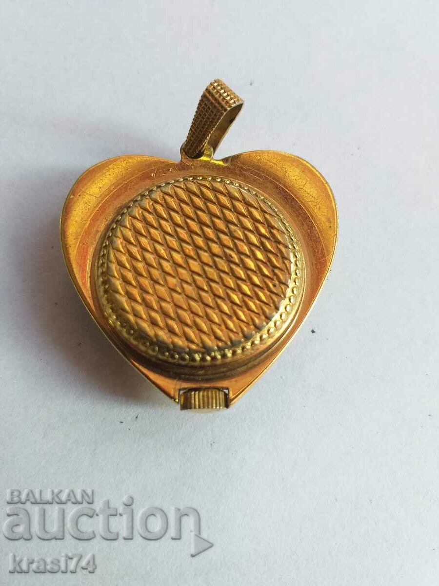 Gilt locket watch with price 25.00 BGN | € 12.78 Gilt locket watch with price 25.00 BGN | € 12.78