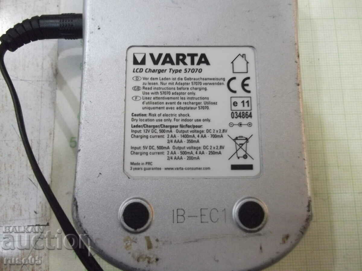 Παράδοση Φορτιστής "Varta LCD" για AA και AAA 57070 που λειτουργεί Παράδοση Φορτιστής "Varta LCD" για AA και AAA 57070 που λειτουργεί