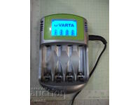 Φορτιστής "Varta LCD" για AA και AAA 57070 που λειτουργεί