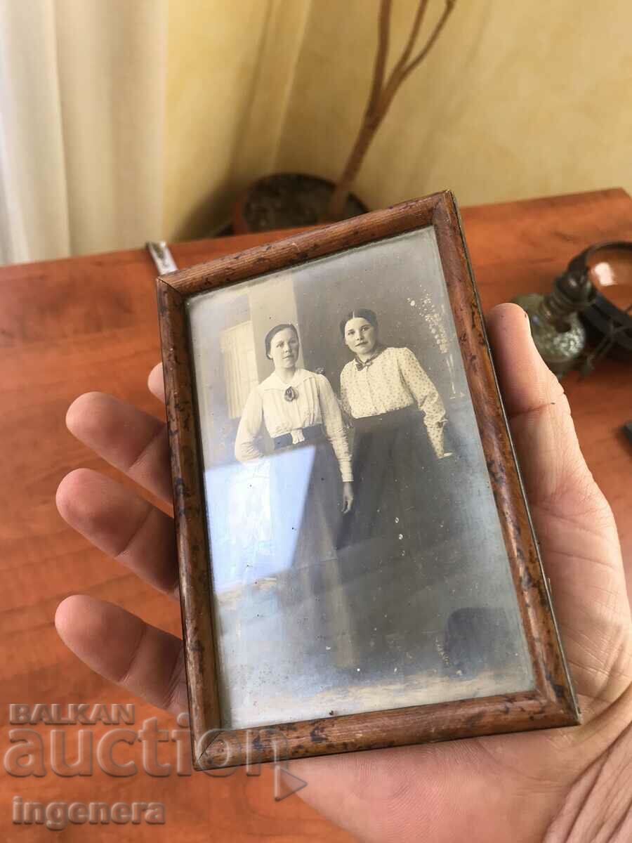 CADRE LEMN STICLA PENTRU FOTO SAU POZA-ANTICHI cu preț 14.00 BGN | € 7.16