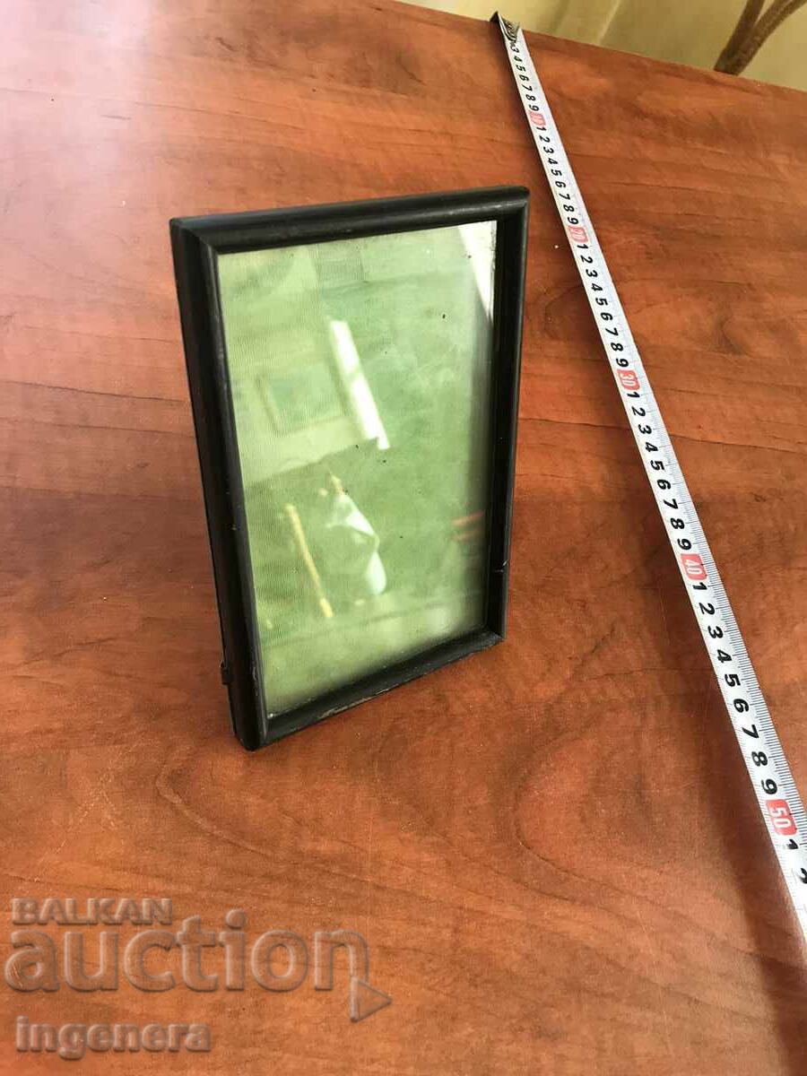 CADRE LEMN STICLA PENTRU FOTO SAU POZA-ANTICHI cu preț 14.00 BGN | € 7.16