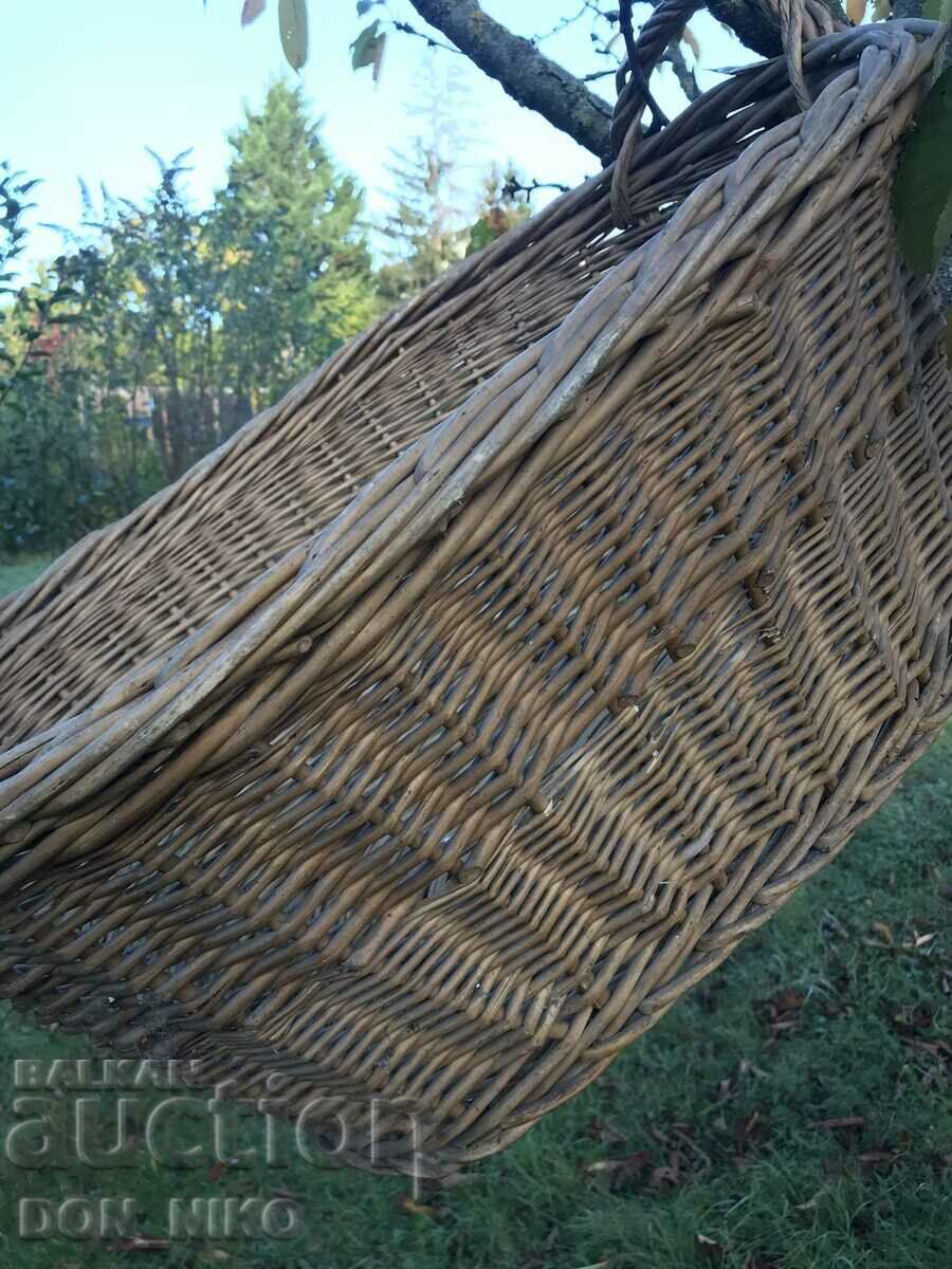 Licitație Un coș mare țesut Licitație Un coș mare țesut