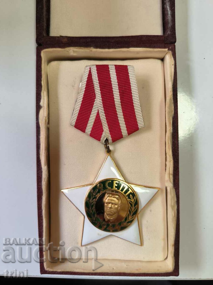 Ordinul 9 septembrie 1944 gradul II fără săbii